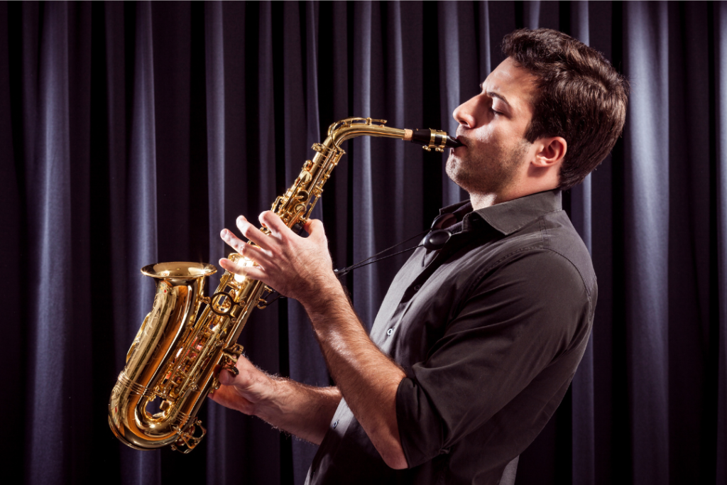 Como desenvolver a técnica de saxofone para solos e escalas