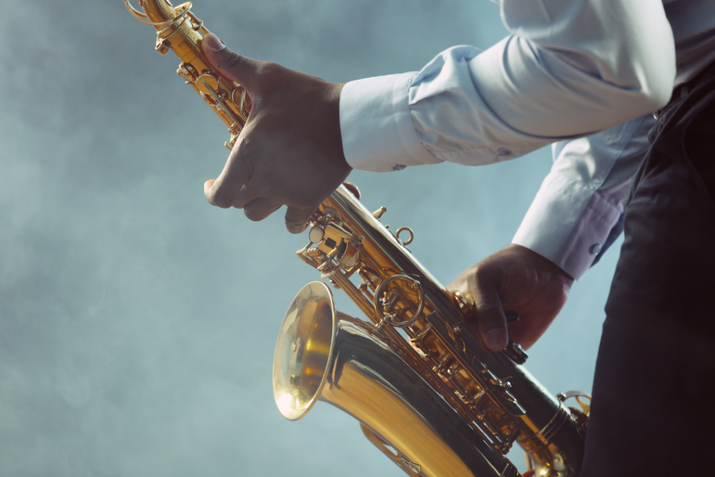 como tocar pop no saxofone